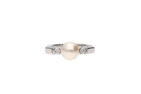Anello con perla coltivata e diamanti - Asta Preziosi Anello con perla coltivata e diamanti - Asta Preziosi