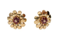 Paio di orecchini a forma di fiore con diamanti e rubini - Asta Preziosi Paio di orecchini a forma di fiore con diamanti e rubini - Asta Preziosi