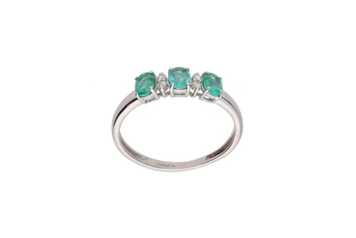 Anello con diamanti e smeraldi - Asta preziosi