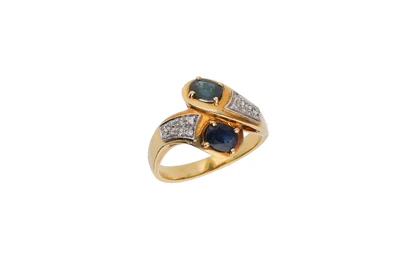 Anello contrarie' con diamanti e zaffiri - Asta preziosi