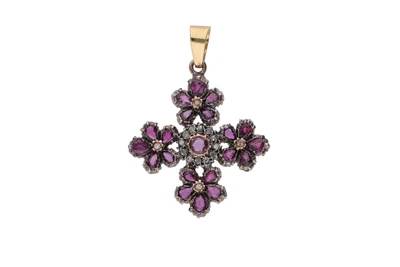 Pendente a forma di croce con diamanti e rubini - Asta preziosi