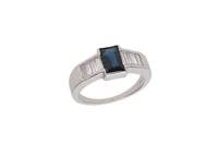 Anello con diamanti e pietra blu - Asta Preziosi