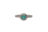Anello con piccoli diamanti e smeraldo - Asta Preziosi Anello con piccoli diamanti e smeraldo - Asta Preziosi