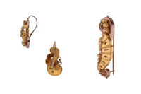 Parure composta da spilla e paio di orecchini con pietre e micro perle - Asta Preziosi Parure composta da spilla e paio di orecchini con pietre e micro perle - Asta Preziosi