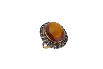 Anello con diamanti e pietra