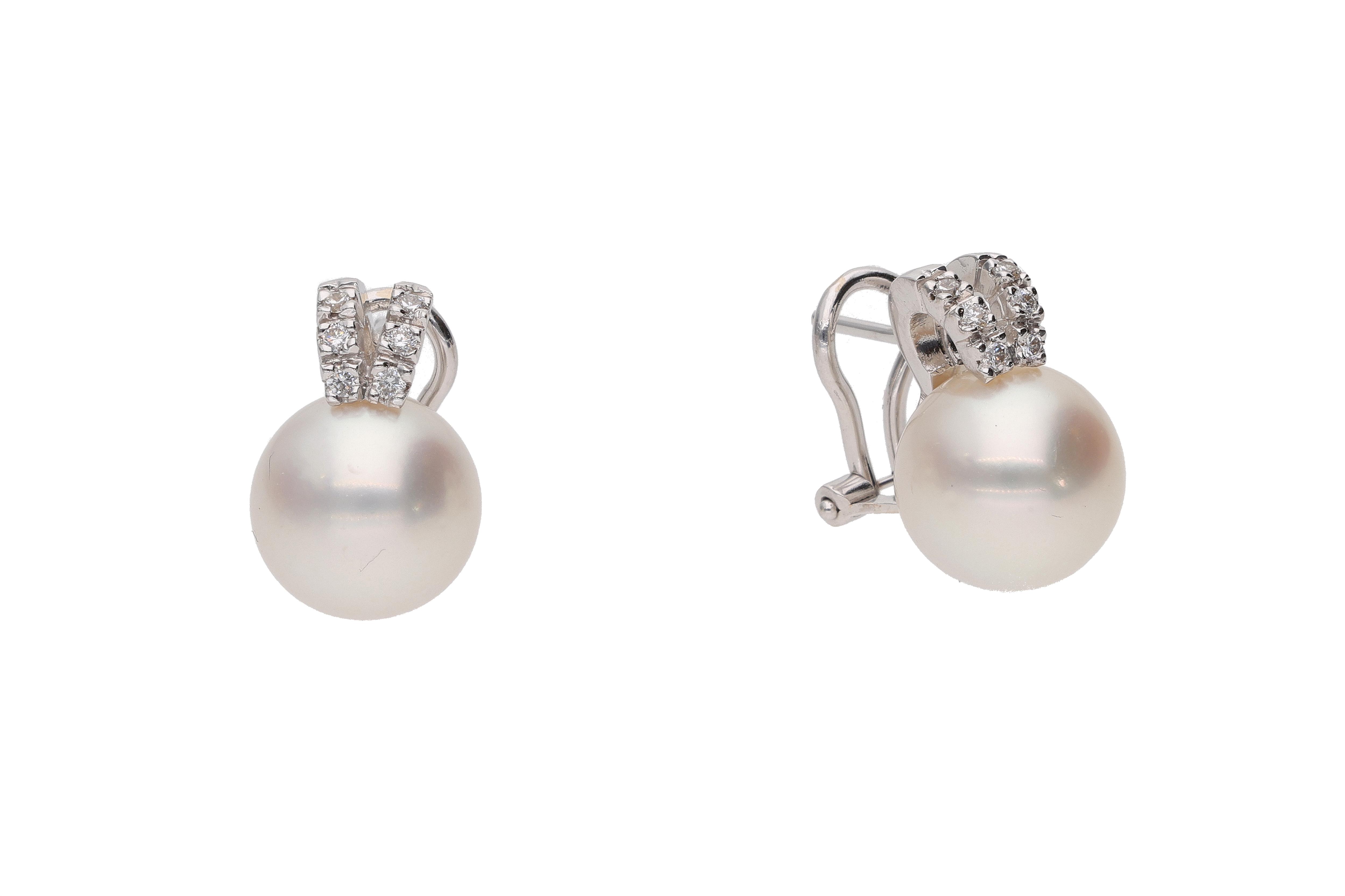Coppia di orecchini con perle coltivate e diamanti - Asta Preziosi