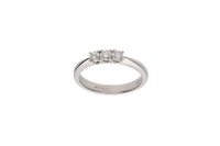 Anello trilogy con diamanti - Asta Preziosi Anello trilogy con diamanti - Asta Preziosi
