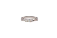 Anello trilogy con diamanti - Asta Preziosi Anello trilogy con diamanti - Asta Preziosi
