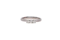 Anello trilogy con diamanti - Asta Preziosi Anello trilogy con diamanti - Asta Preziosi