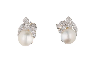 Orecchini con perle coltivate barocche e diamanti - Asta Preziosi Orecchini con perle coltivate barocche e diamanti - Asta Preziosi