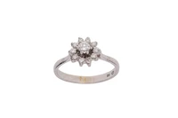 Anello a margherita con diamanti - Asta Preziosi Anello a margherita con diamanti - Asta Preziosi