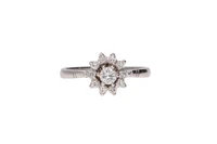 Anello a margherita con diamanti - Asta Preziosi Anello a margherita con diamanti - Asta Preziosi