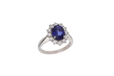 Anello con pietra blu e diamanti - Asta Preziosi Anello con pietra blu e diamanti - Asta Preziosi
