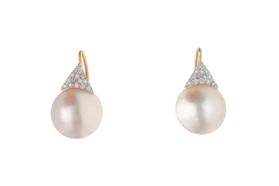 Orecchini con perle mabe' e diamanti - Asta Preziosi Orecchini con perle mabe' e diamanti - Asta Preziosi