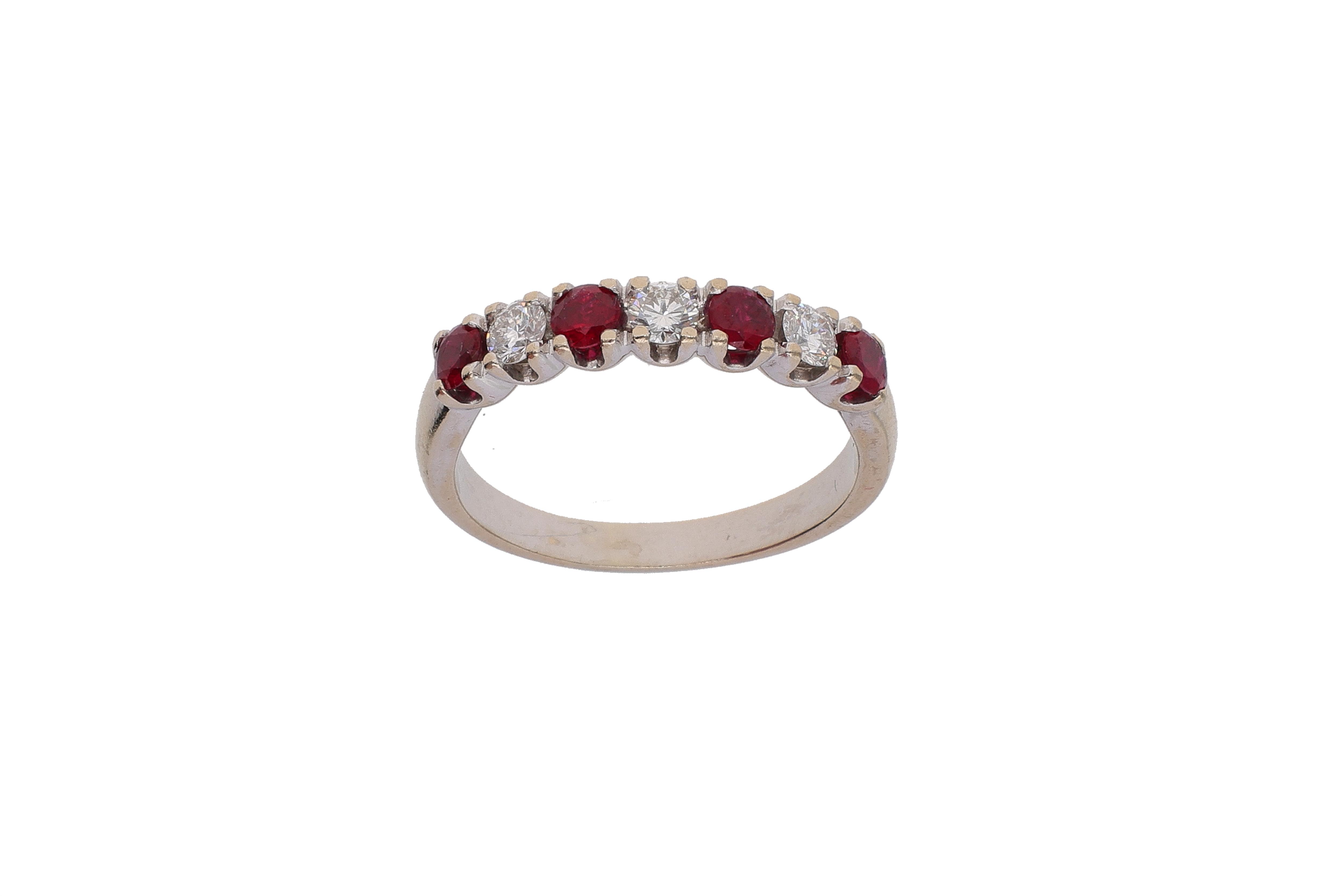 Anello con diamanti e pietre rosse - Asta Preziosi