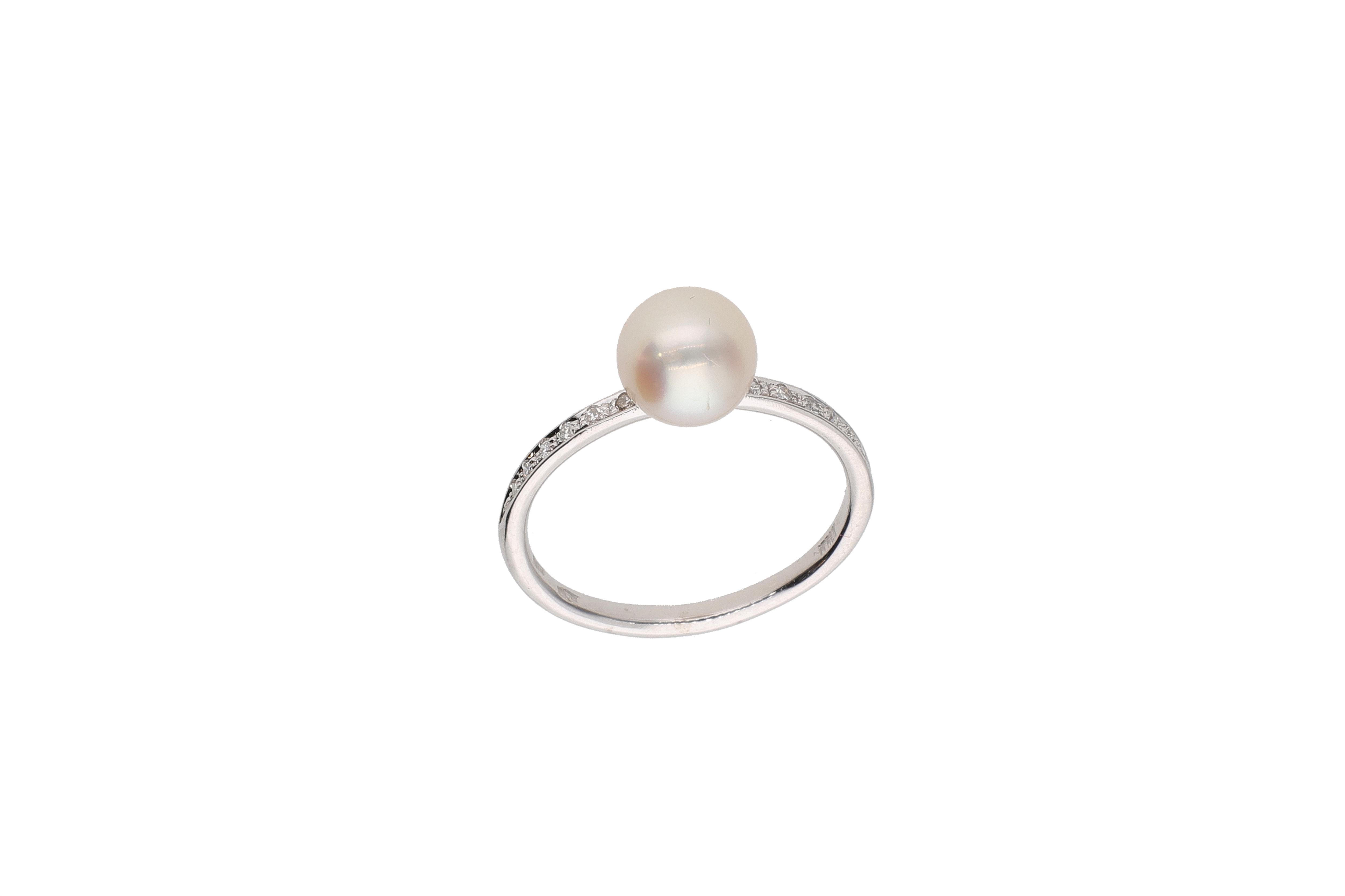 Anello con perla coltivata e diamanti - Asta Preziosi