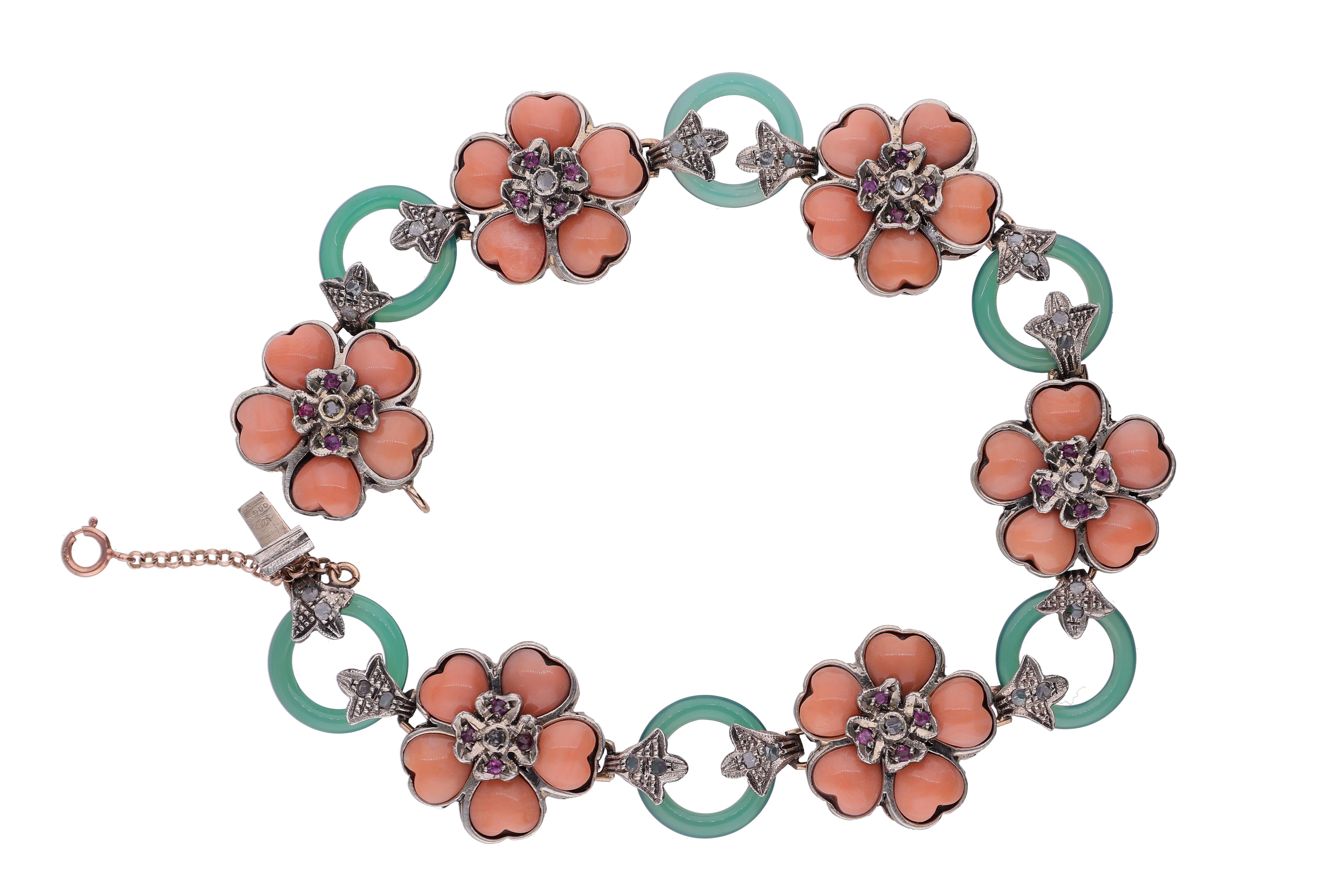 Bracciale con corallo, calcedonio, rubini e diamanti - Asta Preziosi
