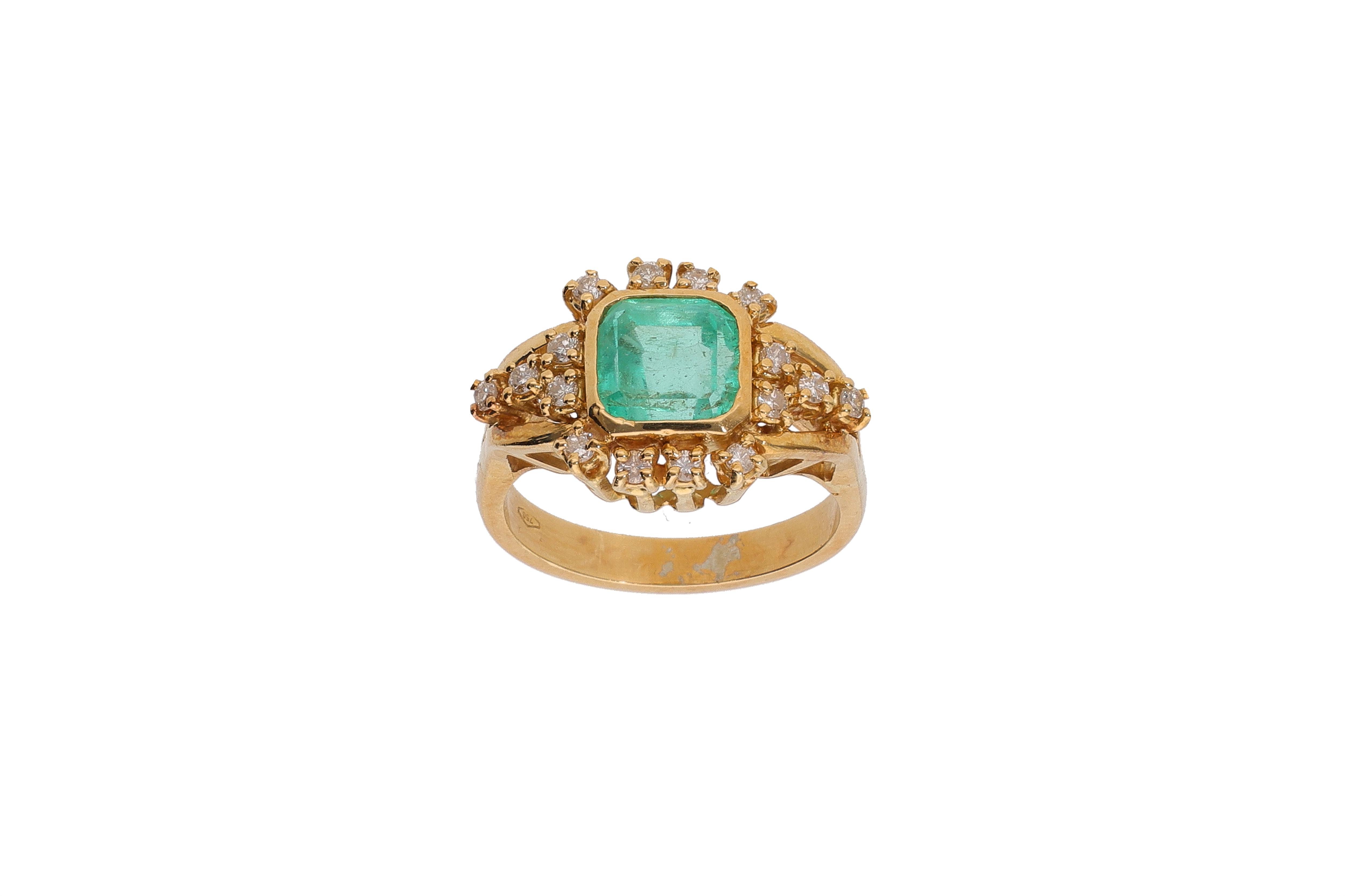 Anello con diamanti e smeraldo - Asta Preziosi