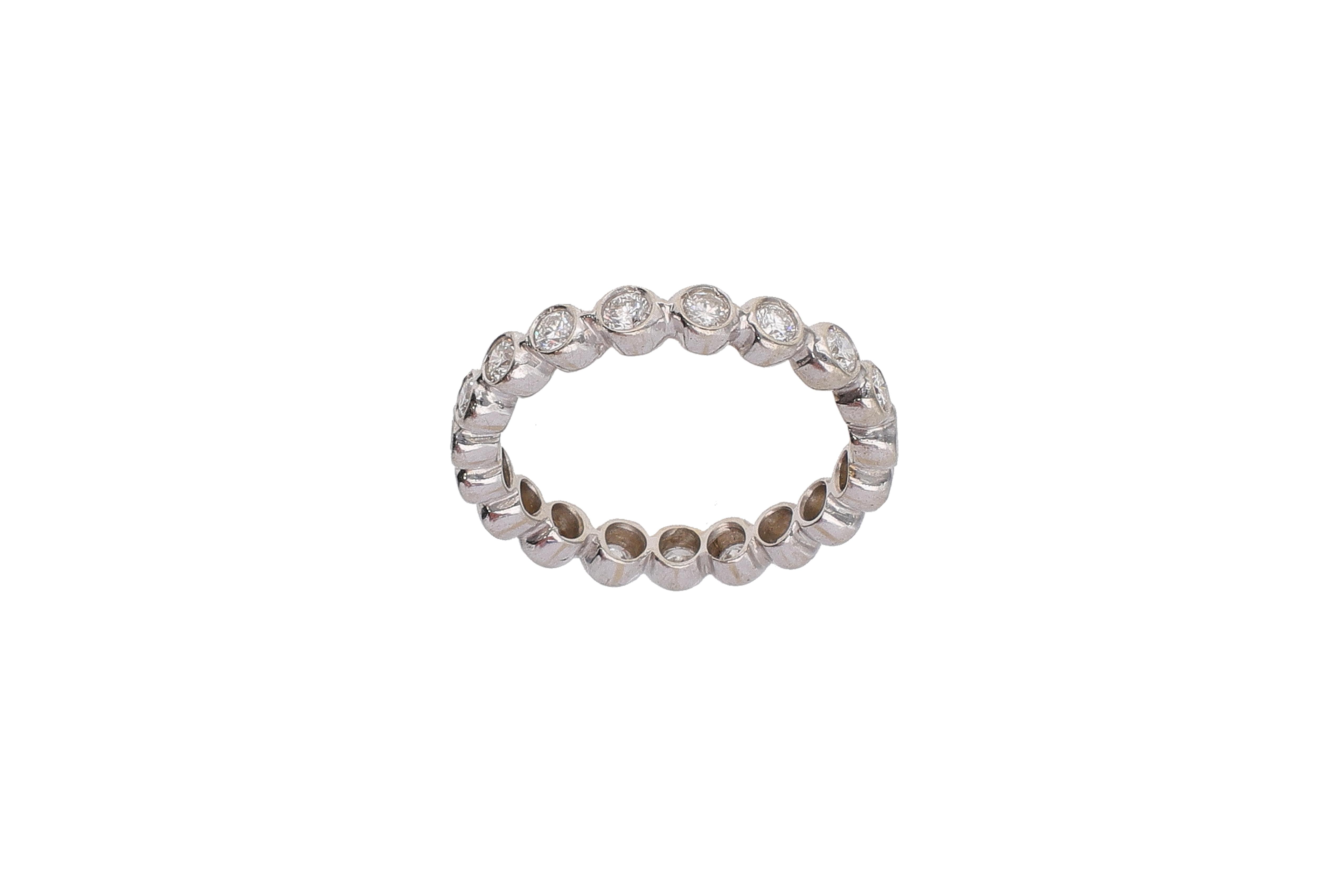 Anello eternity con diamanti - Asta Preziosi