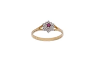 Anello con diamanti e piccolo rubino - Asta Preziosi Anello con diamanti e piccolo rubino - Asta Preziosi