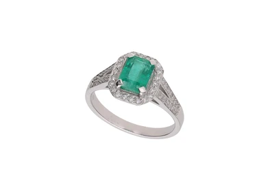 Anello con smeraldo e diamanti - Asta Preziosi Anello con smeraldo e diamanti - Asta Preziosi