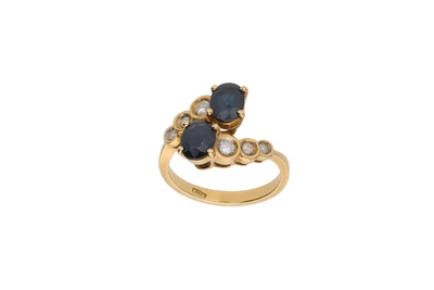 Anello contrarie' con zaffiri e diamanti - Asta Preziosi Anello contrarie' con zaffiri e diamanti - Asta Preziosi