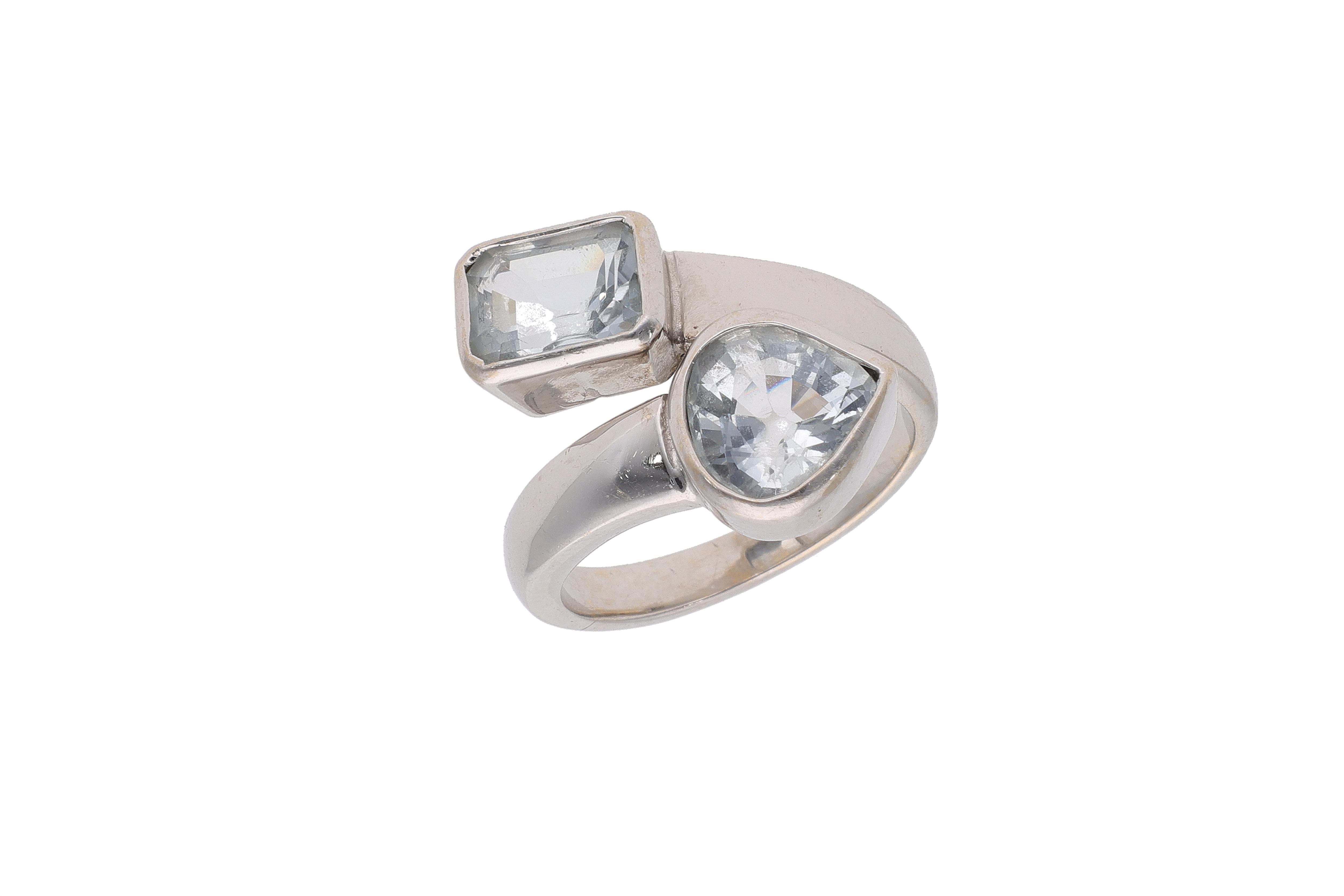 Anello contrarie' con acquemarine - Asta Preziosi