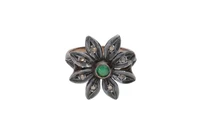 Anello a margherita - Asta Preziosi Anello a margherita - Asta Preziosi