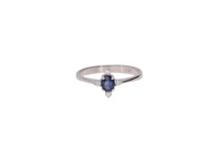 Anello con pietra blu e diamanti - Asta Preziosi