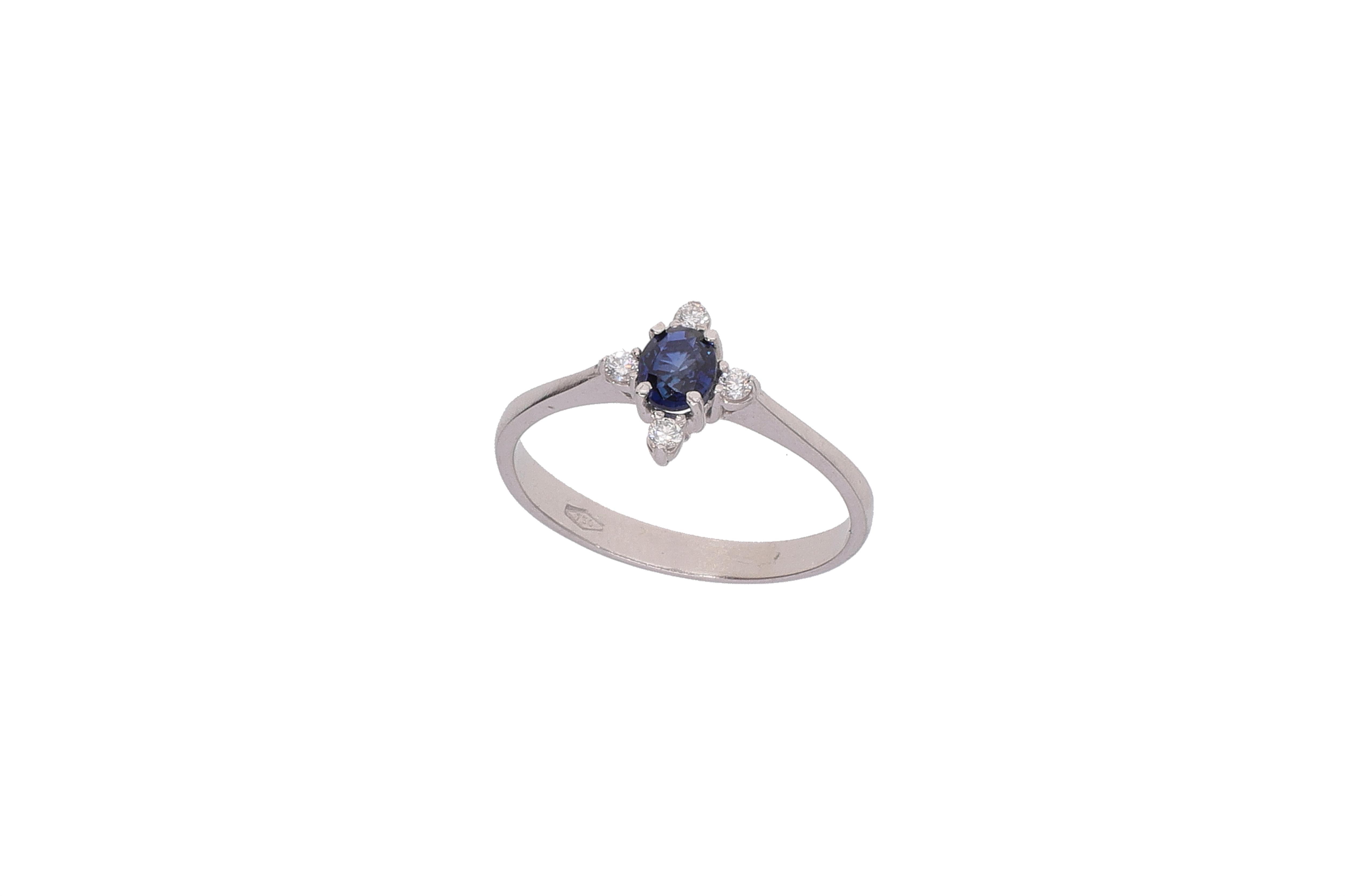 Anello con pietra blu e diamanti - Asta Preziosi