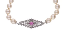 Collana di perle coltivate con diamanti e rubino - Asta Preziosi