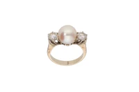 Anello con diamanti e perla coltivata - Asta Preziosi Anello con diamanti e perla coltivata - Asta Preziosi