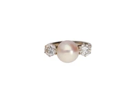 Anello con diamanti e perla coltivata - Asta Preziosi Anello con diamanti e perla coltivata - Asta Preziosi