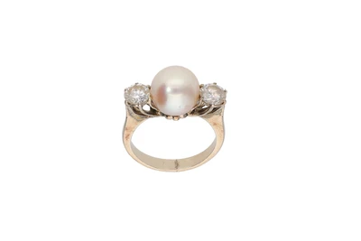 Anello con diamanti e perla coltivata - Asta Preziosi Anello con diamanti e perla coltivata - Asta Preziosi