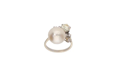 Anello con diamanti e perla coltivata - Asta Preziosi Anello con diamanti e perla coltivata - Asta Preziosi