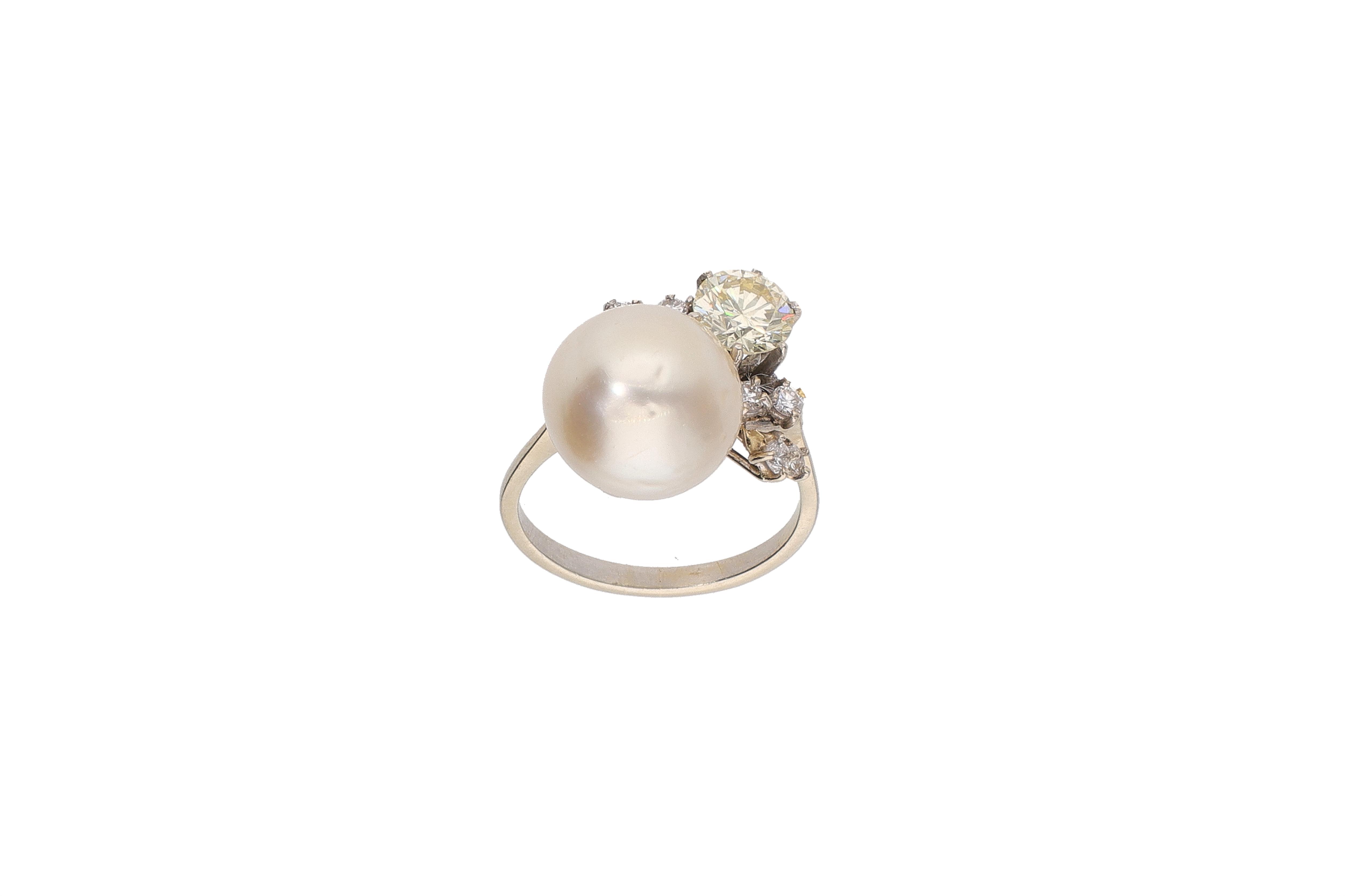 Anello con diamanti e perla coltivata - Asta Preziosi