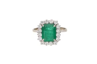 Anello con diamanti e smeraldo - Asta Preziosi