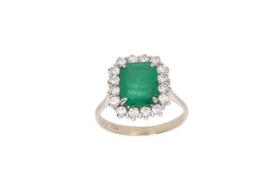 Anello con diamanti e smeraldo - Asta Preziosi