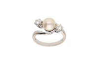 Anello con diamanti e perla coltivata - Asta Preziosi Anello con diamanti e perla coltivata - Asta Preziosi
