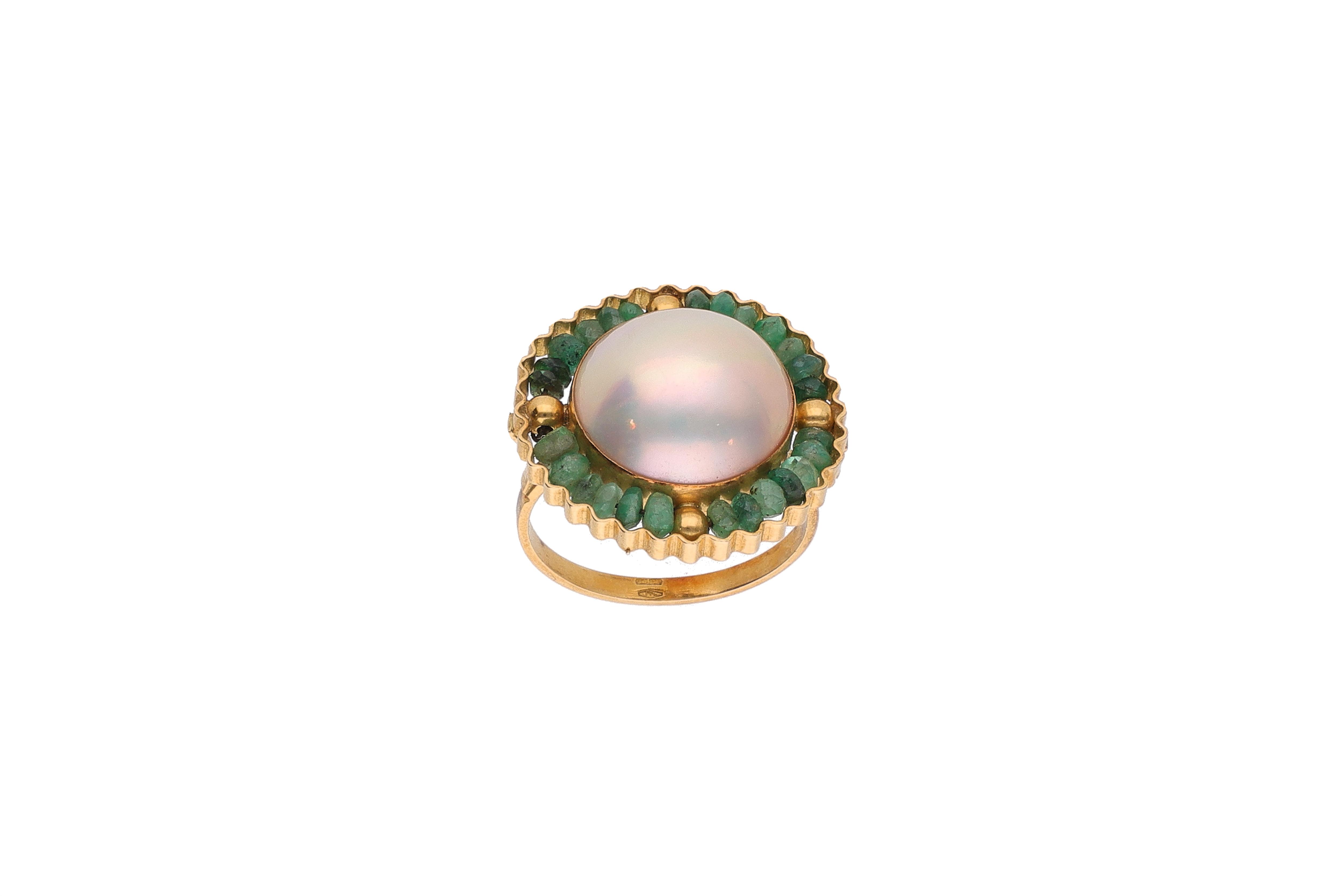 Anello con perla mabe' e smeraldi - Asta Preziosi