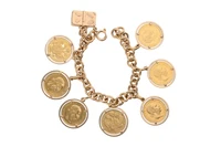 Bracciale con monete e ciondolo - Asta Preziosi Bracciale con monete e ciondolo - Asta Preziosi