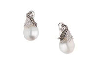 Coppia di orecchini con perle coltivate e diamanti - Asta Preziosi Coppia di orecchini con perle coltivate e diamanti - Asta Preziosi