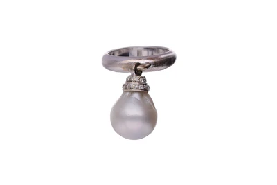 Anello con diamanti e perla coltivata - Asta Preziosi Anello con diamanti e perla coltivata - Asta Preziosi