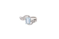Anello con diamanti e acquamarina - Asta Preziosi Anello con diamanti e acquamarina - Asta Preziosi