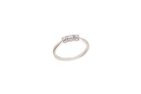 Anello trilogy con diamanti - Asta Preziosi Anello trilogy con diamanti - Asta Preziosi
