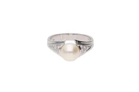 Anello con diamanti e perla coltivata - Asta Preziosi Anello con diamanti e perla coltivata - Asta Preziosi