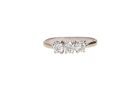 Anello trilogy con diamanti - Asta Preziosi Anello trilogy con diamanti - Asta Preziosi