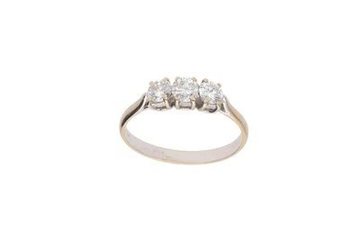 Anello trilogy con diamanti - Asta Preziosi Anello trilogy con diamanti - Asta Preziosi