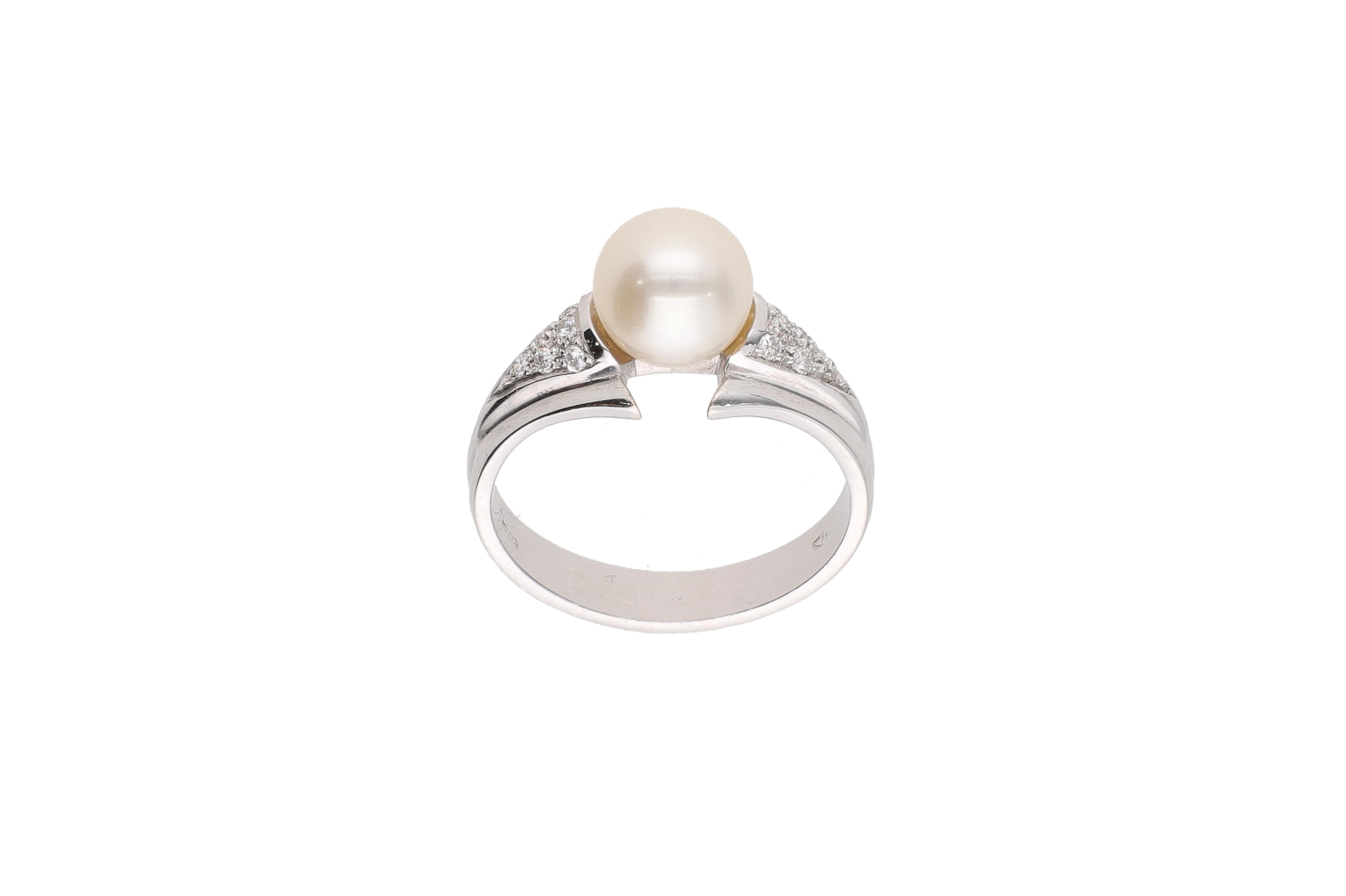 Anello con diamanti e perla coltivata - Asta Preziosi