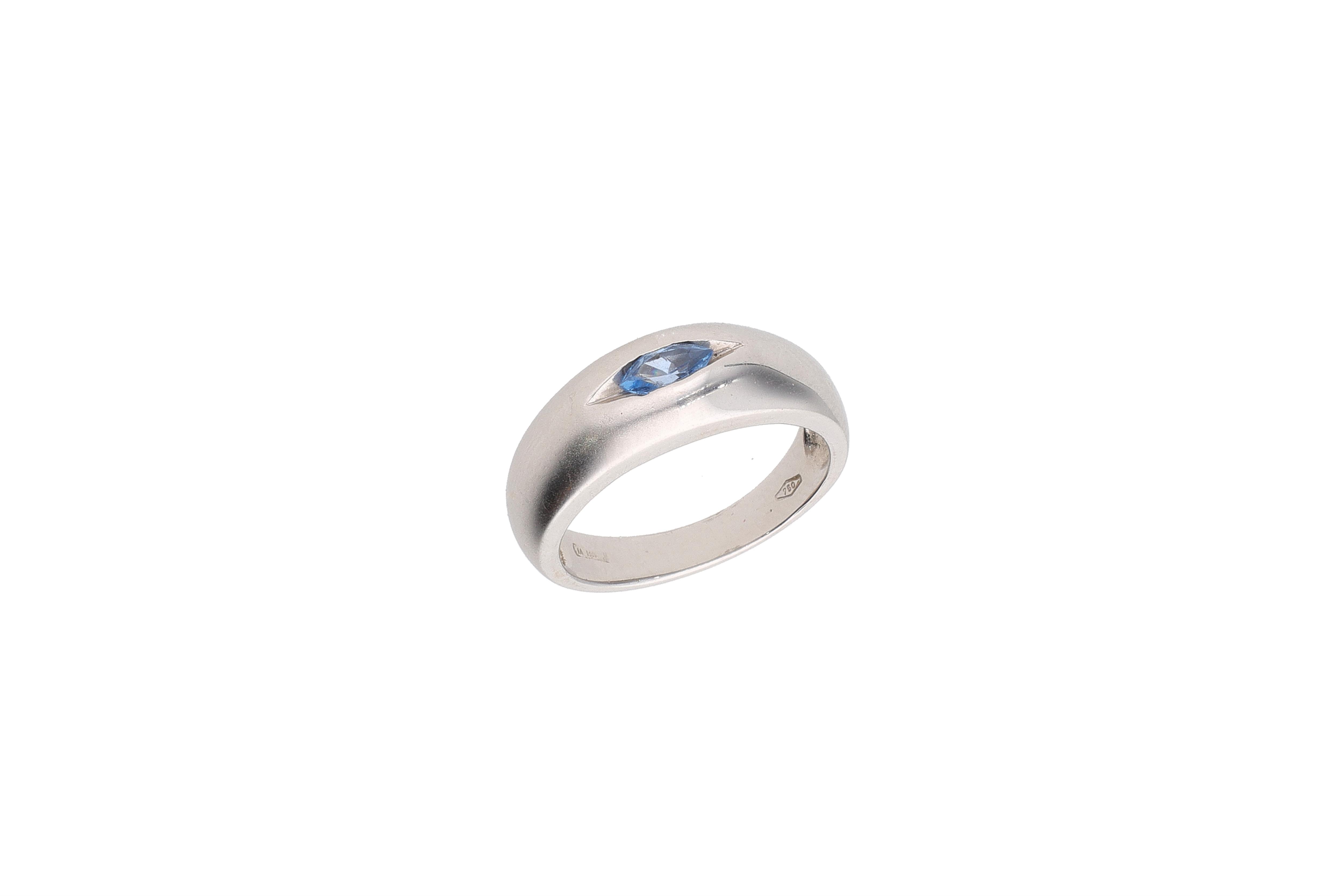 Anello con pietra azzurra - Asta Preziosi